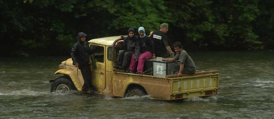 In a photo from an another project, Dr. Ian Singleton and his team deliver an orangutan to a better life. Photo courtesy of SOCP