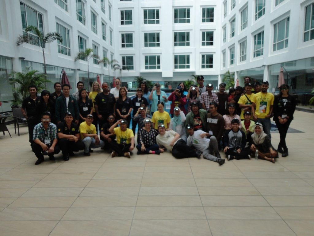 Here we are on our last day, posing with our new head lamps, courtesy of Barbel Khoeler and ABAXIS.